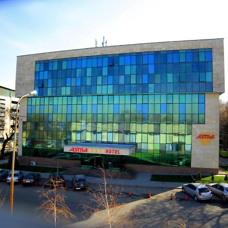 Astra Hotel Alma-Ata Buitenkant foto