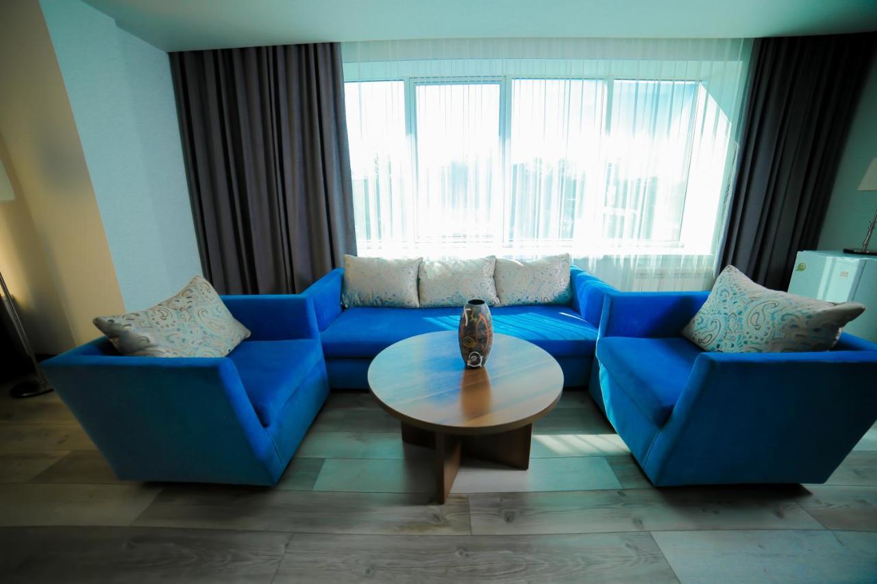 Astra Hotel Alma-Ata Buitenkant foto