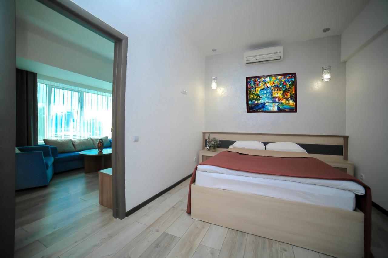 Astra Hotel Alma-Ata Buitenkant foto