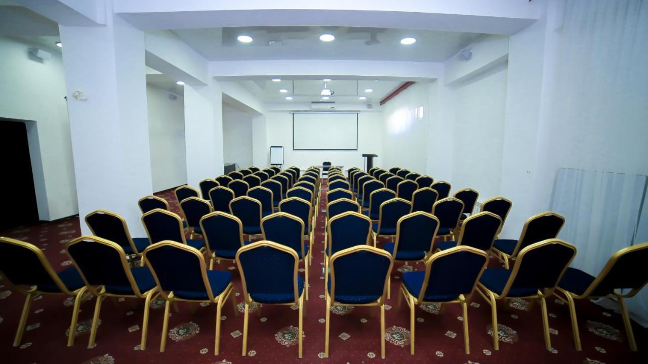Astra Hotel Alma-Ata Buitenkant foto