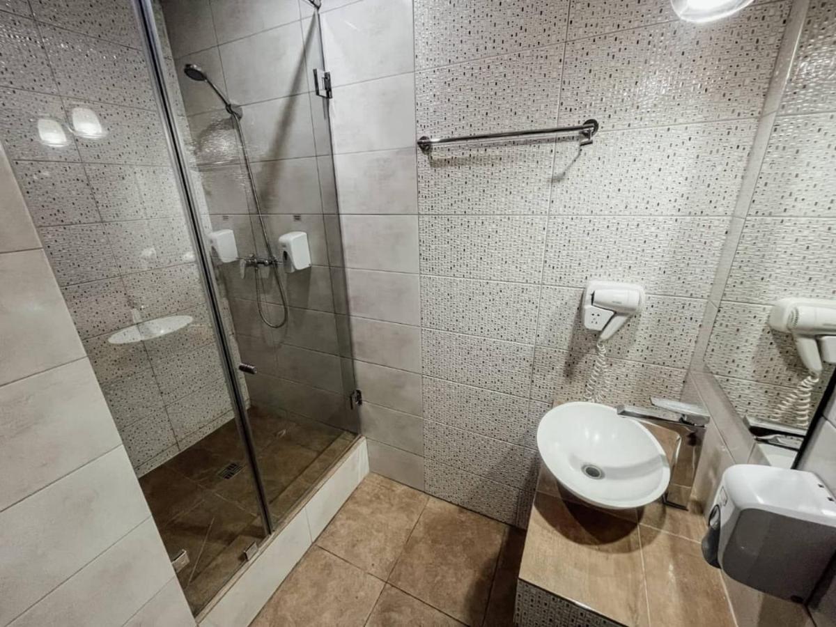 Astra Hotel Alma-Ata Buitenkant foto