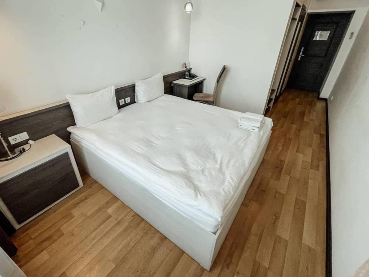 Astra Hotel Alma-Ata Buitenkant foto