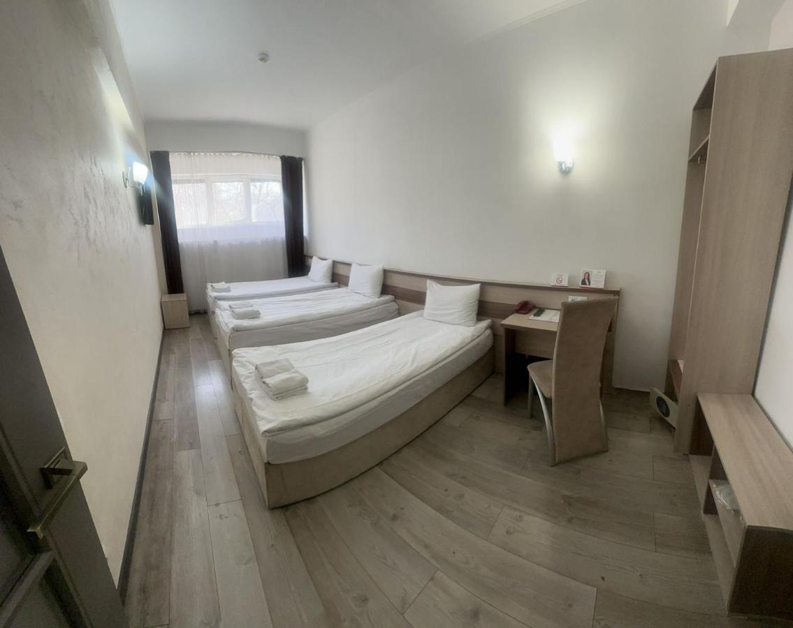Astra Hotel Alma-Ata Buitenkant foto
