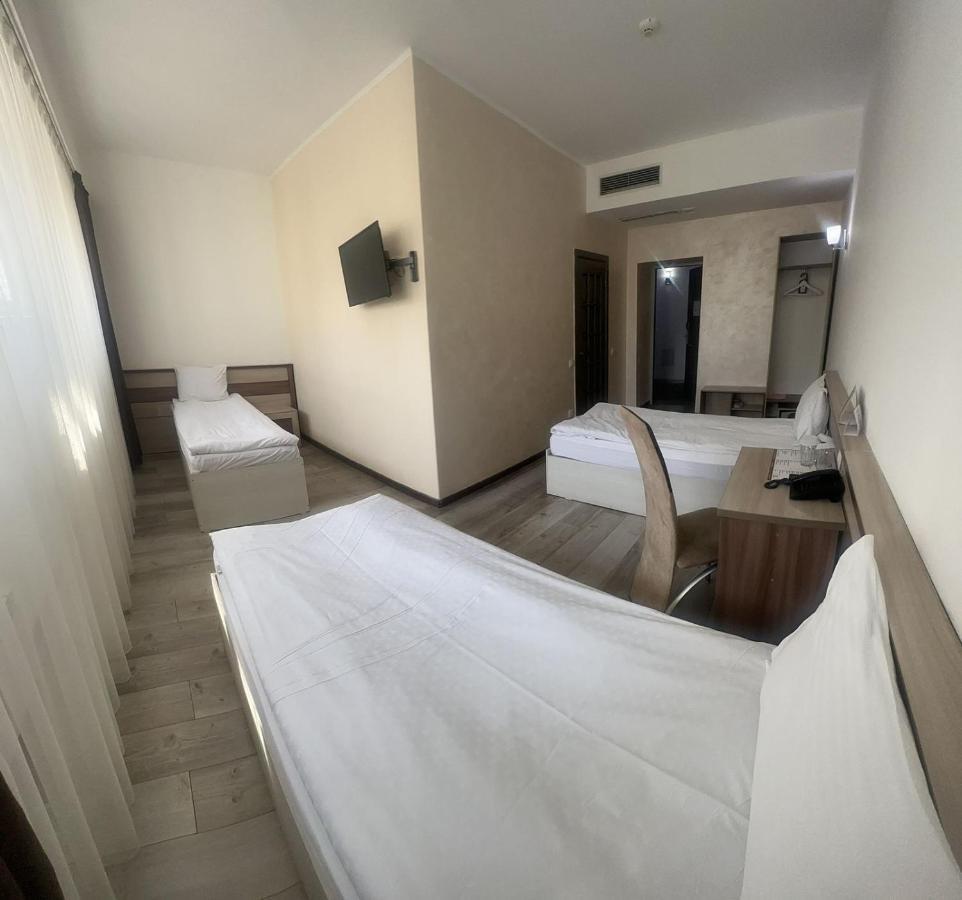 Astra Hotel Alma-Ata Buitenkant foto