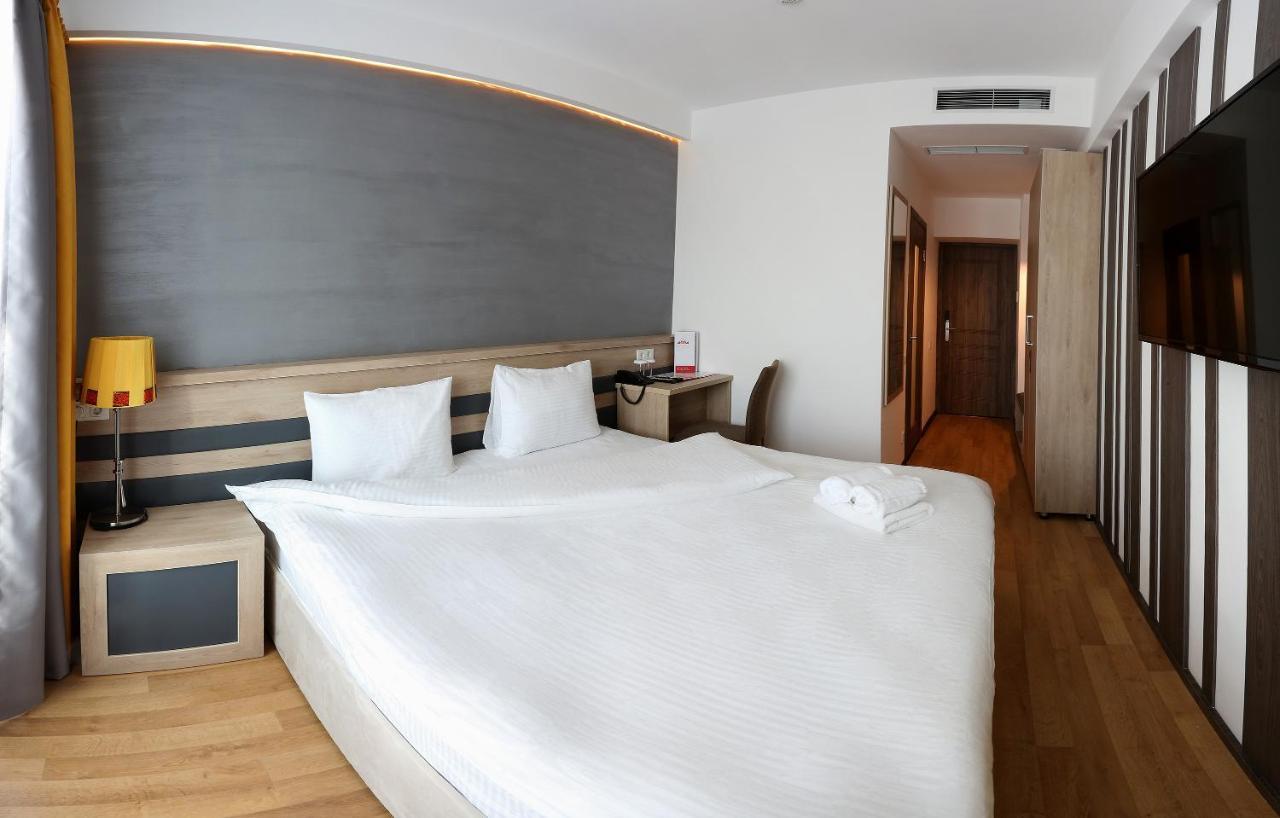 Astra Hotel Alma-Ata Buitenkant foto