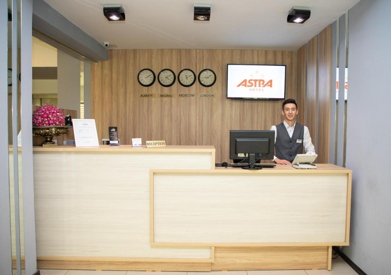 Astra Hotel Alma-Ata Buitenkant foto