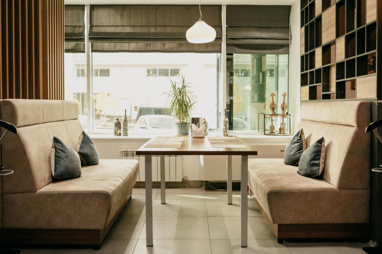 Astra Hotel Alma-Ata Buitenkant foto